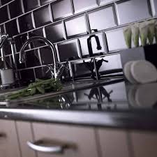 Gehen… #badezimmer #grün #interiors #renovierung #dusche source by mromerodesign related posts: U Bahn Fliesen 6 Moglichkeiten Den Trend Zu Dir Nach Hause Zu Holen Homify Fliesen Kuche Fliesen Kuche Schwarz