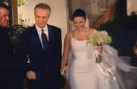 Εκλέγεται βουλευτής από το 2007 με το κόμμα της νέας δημοκρατίας, ενώ διετέλεσε υπουργός τουρισμού από το 2012 ως το 2015 στην κυβέρνηση αντώνη σαμαρά. Olga Kefalogiannh O Keraynobolos Erwtas Me Ton Mano Pen8eroydakh Kai O Gamos Toys To 2010 Instyle Gr