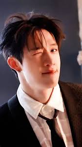 Stray Kids' Bang Chan with the press during the FENDI event " Women's and  Men's Fall/Winter 2025-26 Show" ▫️▫️▫️▫️▫️▫️▫️▫️▫️▫️▫️▫️▫️▫️🤟🏻🍒 BANG  CHAN AT FENDI MFW #BangChanxMFW25 #BangChanxMFW25 #FendiFW25 @Fendi