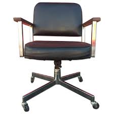Mid Century Wheeled Office Chair W Wood Arms Aptdeco Used Office Chairs Chair Mid Century Office Chair