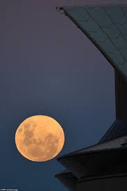 What is a super moon? T6hem Zq3gdijm