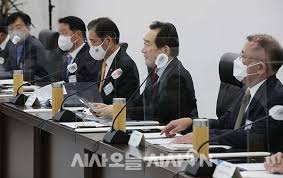 현대차그룹은 정의선 신임 회장(50)이 20년 만에 총수를 교체했다. í¬í† ì˜¤ëŠ˜ ì œ3ì°¨ ìˆ˜ì†Œê²½ì œìœ„ì›íšŒ ì‹œì‚¬ì˜¤ëŠ˜ ì‹œì‚¬on