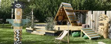 Idees Maison Leroy Merlin Un Terrain De Jeux Merveilleux Si Vous Souhaitez Que Vos Enfants Lachent Tablette En 2020 Terrain De Jeux Cabane De Jardin Bois Terrasse