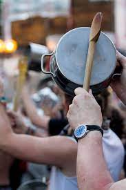 It is believed that the first cacerolazos took place in chile between 1971 and 1973, led by one of the largest and most recent cacerolazos occurred in argentina during 2001, consisting largely of protests. Cacerolazo Wikipedia