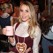 06.11.2018 · nina neuer ist leidenschaftliche dressurreiterin und macht nicht nur auf dem pferderücken eine gute figur. Nina Neuer Ich Habe Gemerkt Wie Wichtig Gute Freunde Und Familie Sind Gala De