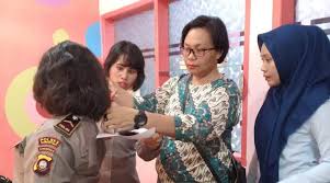 Potong rambut model nungging,,,polwan ,,#bob hair cut with razor. Polwan Polda Gorontalo Kena Razia Gopos Id