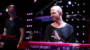 Calogero Je Joue De La Musique Live Le Grand Studio Rtl Musique Live Chansons Francaises Chansons Comptines
