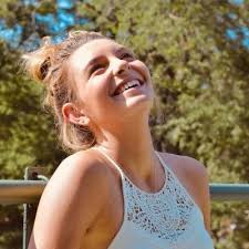 Leigha Williams (@LeighaG123)