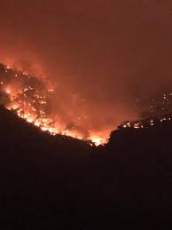 Σύμφωνα με την πυροσβεστική υπηρεσία, η φωτιά ξεκίνησε από διαμέρισμα του δευτέρου ορόφου πολυκατοικίας στην οδό καποδιστρίου 7 στο λουτράκι και γρήγορα επεκτάθηκε σε όλα τα διαμερίσματα τόσο του δεύτερου όσο και. Fwtia Sto Loytraki Katoikoi Katebhkan Sth 8alassa To Neo Sxedio Ths Pyrosbestikhs Mainetai H Pyrkagia