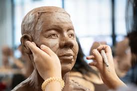 Students in @risd_ceramics “Figure Modeling” studio are creating life-size  portraits of a live model in water-based clay. Some of the heads bear a  striking resemblance to the model's; others are more interpretive,