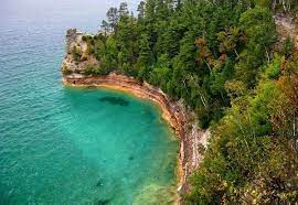 Best Places To Visit In Michigan This Summer Cool Places To Visit Picture Rocks Pictured Rocks Michigan