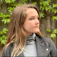 Kari Banks's Instagram, Twitter & Facebook