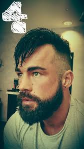 Friseur Action done xD Und ja, Haare und Augenbrauen sind gefärbt Diggi 😂  #werkannderkann #MetroMarco #AuchBoyschhabendasRechtauteinBeautyStyling Ein  Haarschnitt, vier Frisuren. Welcher soll der Fibo Look werden?