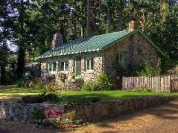 Everything You Need For A Stay In Quiet Retreat A Drive Everything You Need For A Stay In Quiet Ret In 2020 Stone Cottages Stone Cottage Stone Cottage Homes