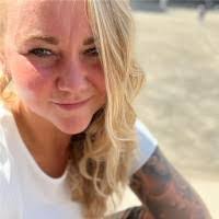 Nadia Pedersen's Instagram, Twitter & Facebook