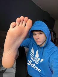 is size 14 too big to worship? : rfeetboys