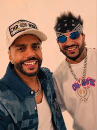 No matter how heavy life gets, I RISE. POSITIVITY is my armor, and staying  REAL is my POWER . Nothing can break a soul that REFUSES TO QUIT 🙏🏾 Have  a great