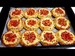 فطائر مالحة بعجينة قطنية اقتصادية وبمكونات موجودة في كل بيت Pies Are Salty Youtube Pie Dough Dough Pizzas