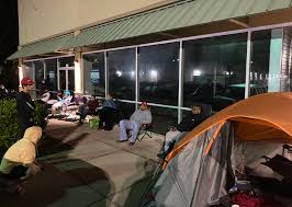 Du hast noch keine ps5™ ergattert und willst sofort informiert werden sobald die vorbestellungen wieder verfügbar sind? Traditionally Busy Black Friday Quiet In Wilmington Area As Covid 19 Persists