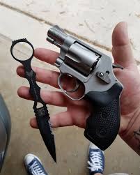 Pin On Couteaux Sabres T Hawks Haches Et Le Reste Knives Sabers T Hawks Axes And So On