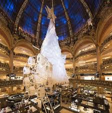 Libre de droits d'une durée de 8.000 secondes à 25 images par seconde. Christmas In Paris Galeries Lafayette Paris Haussmann Pulls Out Its Magic