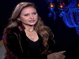 ويأتي التغيير الملحوظ في ملامح النجوم بسبب حرصهم الدائم على ظهورهم بشكل مناسب ولائق وجميل يحبه الجمهور، بالإضافة إلى مواكبة الموضة في الشعر والأزياء ولعب الرياضة الذي أصبح عدد كبير منهم يهتم به فيكون شكل الجسم مختلف عن ما كانوا عليه. Ù†ÙŠÙ„Ù„ÙŠ ÙƒØ±ÙŠÙ… Ø£Ù†Ø§ Ù†ÙƒØ¯ÙŠ Ø£Ø¬Ù†Ø¨ÙŠ ÙˆØ£ØµØ¹Ø¨ Ù…Ù† Ø§Ù„Ù…ØµØ±ÙŠ Ù…ØµØ±Ø§ÙˆÙ‰