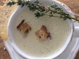 Knoblauchcremesuppe Mit Thymian Rezept Knoblauchcremesuppe Lebensmittel Essen Essen Und Trinken