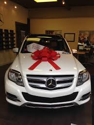 Mercedes Benz Glk Winter Event With Red Bows Mercedes Suv Mercedes Benz Mercedes Benz Suv