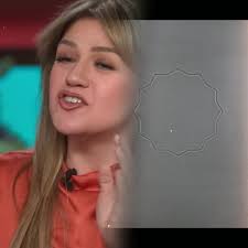 Julia Cole Kelly Clarkson