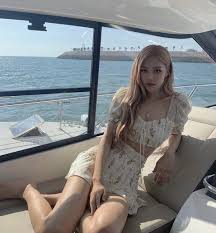 The Thinnest Kpop Idols Complete List Kpop Girls Model Poses Photography Model Poses