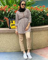 Actress Syatilla Melvin Is Spotted Looking Impeccably Stylish As Always We Truly Love The Way She Style The Maroon Her Style Style Inspirational Celebrities