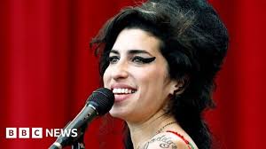 Tyler James pone las cosas de Amy en subasta : r/amywinehouse