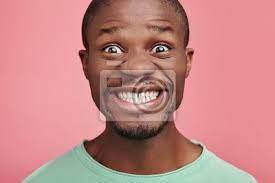 Feliz feliz, o homem afro-americano de meia idade finge sorrir, • adesivos  para a parede fotogênico, tocados, feliz