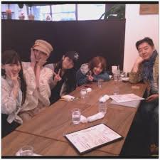 telへぇ～ 弟君も 一緒なんだ｡ ちなみに イケメンですか？ Akbå³¯å²¸ã¿ãªã¿ã®æ¯è¦ªãŒç¾Žäººã™ãŽã‚‹ã¨è©±é¡Œ ã‚ªãƒ¬çš„ã‚²ãƒ¼ãƒ é€Ÿå ± åˆƒ