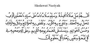 Membaca sholawat bisa dilakukan kapan saja dan hari apa saja karena didalam islam semua hari. Fhadilah Shalawat Nariyah Dan Riwayat Manfaat Mengamalkan Solawat Untuk Rizki Dan Jodoh Advokanet Id
