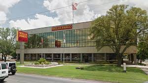 Wells Fargo Bank Kerrville Main Branch Is One Of The Bank S 5965 Offices And For Over 112 Years It Has Met The Financial Needs O Wells Fargo Fargo Bank Branch