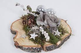 kerstdecoratie op een natuurlijke houtschijf kerstdecoratie kerst kerstdecoratie knutselwerk