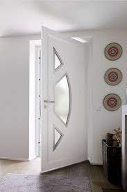 4 Choses A Faire Pour Que Ma Piece Garde La Chaleur Design Vitrail Design Porte En Bois Plafond Design