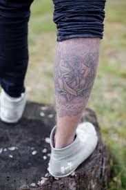 Red.), als ein mann seine chinesischstämmige adoptivschwester getötet hat und in einer moschee menschen erschießen wollte, folgte demselben muster. Anschlage In Utoya Die Tattoos Der Uberlebenden Und Ihre Geschichte Stern De