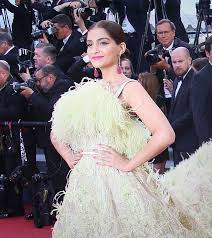 Sonam Kapoor S Weight Loss Secrets However, rani mukherjee came to icw 2014 all the way to delhi just to be support her favourite designer. sonam kapoor s weight loss secrets