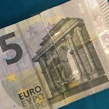 500 euro schein wechseln sparkasse. Geldschein Kaputt Und Zusammengeklebt Geld Bank Schein