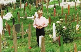 Weitere ideen zu prinzessin diana, diana, prinzessin diana mode. Lady Dianas Letzte Offzielle Reise Im Kampf Gegen Minenfelder In Bosnien Video Kosmo