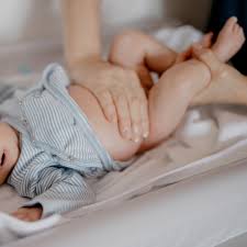 医師監修】赤ちゃんのおなかがパンパン？原因や受診の目安 | トモニテ