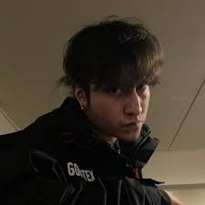 Don't crop out Eric Nally!! Split second