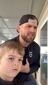 It’s a concert everywhere we go #heydad #sing