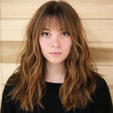 40 Flattering Haircuts And Hairstyles For Oval Faces Oval Face Hairstyles Hair Styles Long Wavy Hair