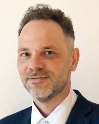 Myopie-Management (2): Pathologische Veränderungen in der Myopie. Pascal  Blaser, in Zusammenarbeit mit S. Nienhaus und Dr. med. Hakan Kaymak  (Breyer, Kaymak & Klabe Augenchirurgie, Düsseldorf)