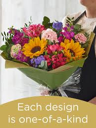 Order a fresh fruit basket, chocolate, balloons or flowers for everyone on your shopping list. Glasgow Florist Flower Delivery By Blooms Elaine Minto