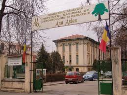 Amenajam biroul profesoarei noastre, biblioteca, cream spatii propice expunerii documentelor din arhiva. Institutul Ana Aslan