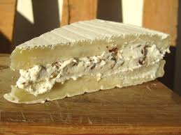 Brie Farci Au Chevre Cremeux Noix Et Figues Gourmandise Sans Frontieres Alimentation Idee Recette Noel Dessert